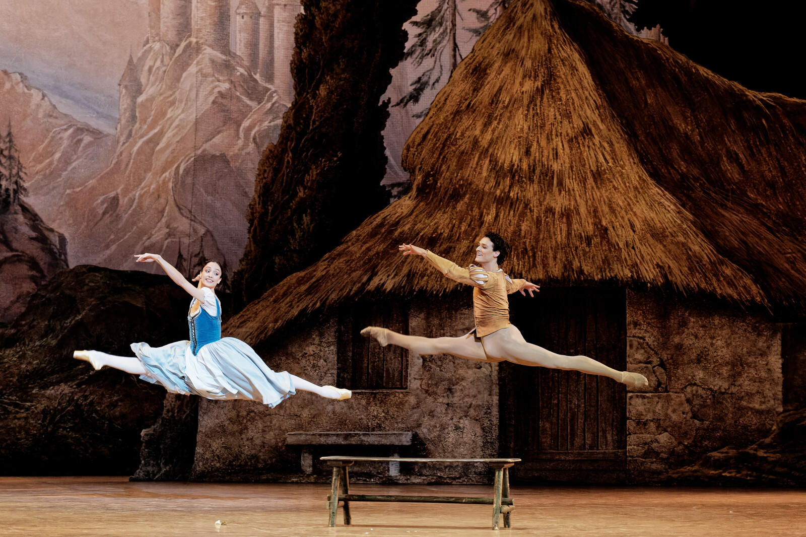 Agathe_Poupeney___Opera_national_de_Paris-GISELLE--Jean-CORALLI-Jules-PERROT--Dorothee-Gilbert--Giselle--Hugo-Marchand--Albrecht----Agathe-Poupeney-OnP-2122-137-1600px.JPG