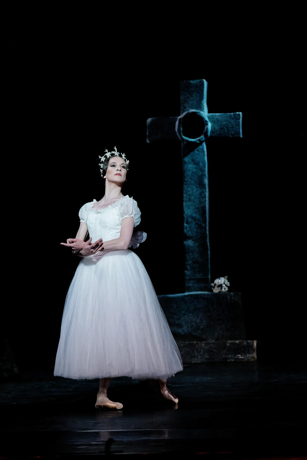 Agathe_Poupeney___Opera_national_de_Paris-GISELLE--Jean-CORALLI-Jules-PERROT--Valentine-Colasante--Myrtha----Agathe-Poupeney-OnP-2122-178-1600px.JPG