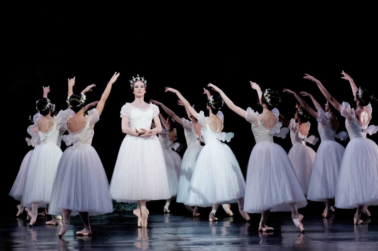 Agathe_Poupeney___Opera_national_de_Paris-GISELLE--Jean-CORALLI-Jules-PERROT--Valentine-Colasante--Myrtha----Agathe-Poupeney-OnP-2122-189-1600px.JPG