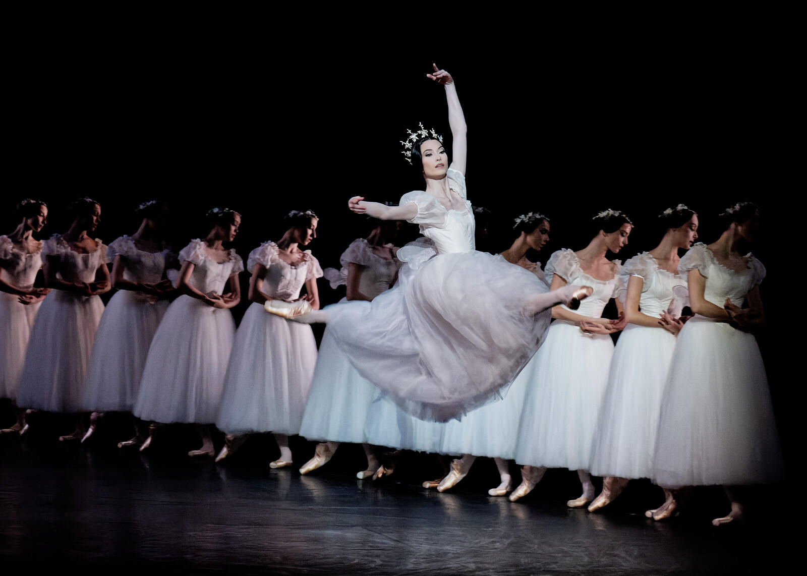 Agathe_Poupeney___Opera_national_de_Paris-GISELLE_CORALLI-PERROT_Hannah-O-Neill--Myrtha----Agathe-Poupeney-OnP-390_-1600px.JPG