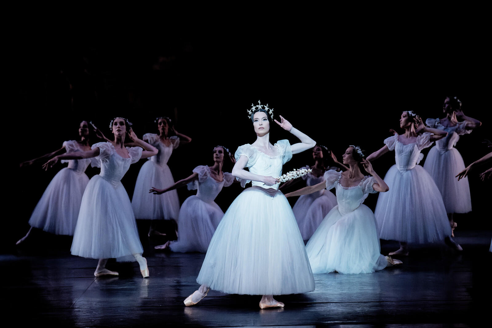 Agathe_Poupeney___Opera_national_de_Paris-GISELLE_CORALLI-PERROT_Hannah-O-Neill--Myrtha----Agathe-Poupeney-OnP-396_-1600px.JPG