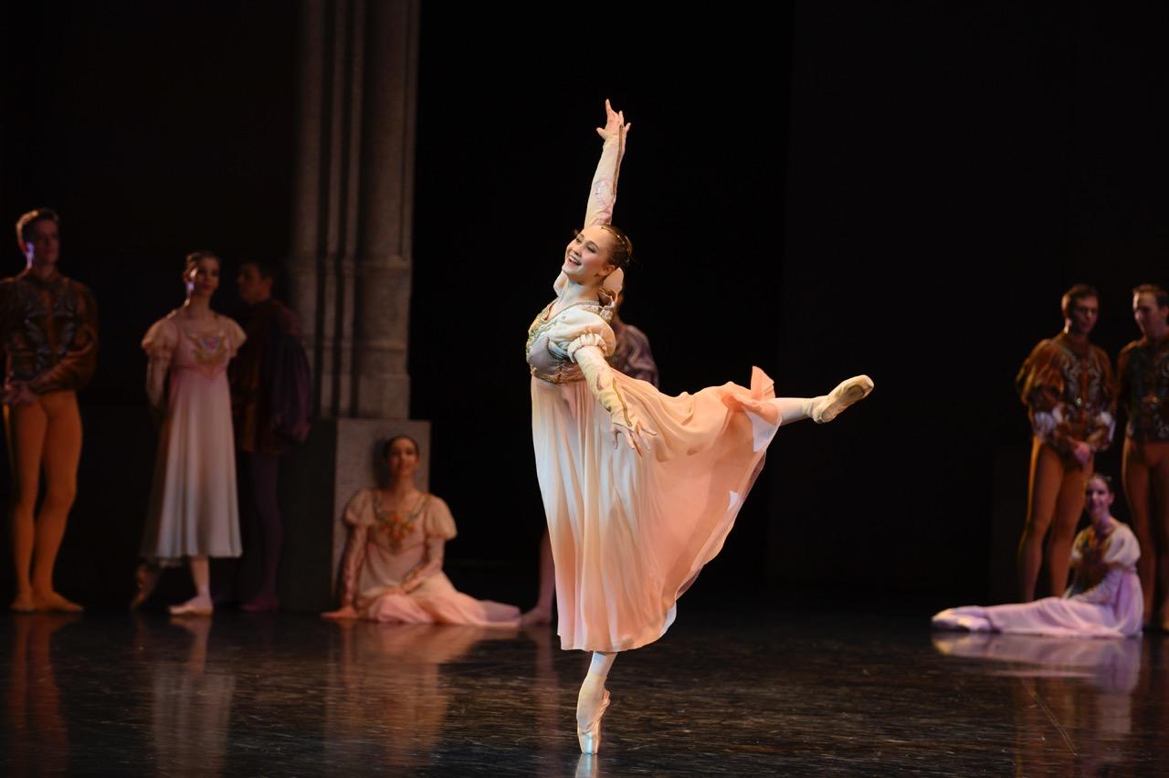 Bianca Scudamore - Le Lac des Cygnes - Photo Julien Benhamou Onp-089.jpeg