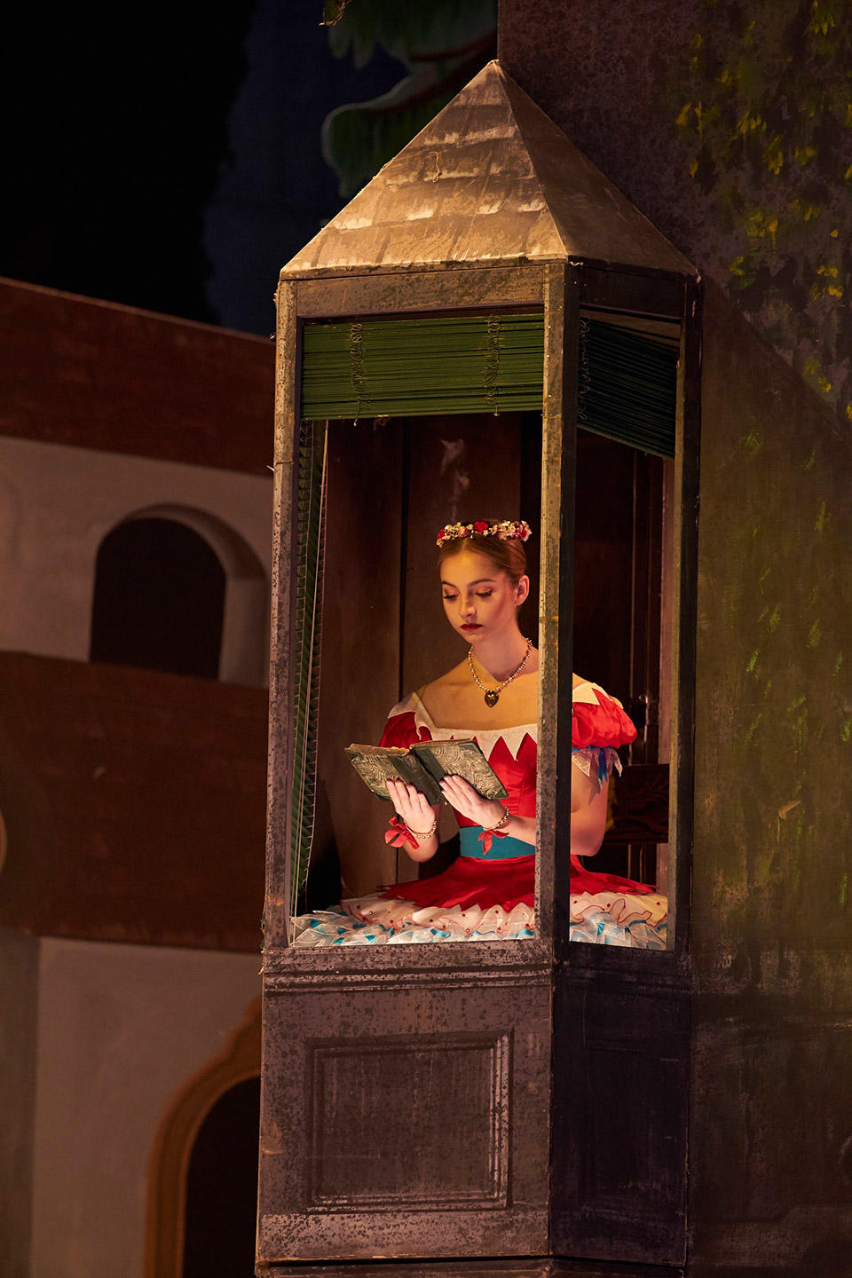 Coppelia.-Ashley-Dean-as-Coppelia.-(c)-ROH,-2019.-Photographed-by-Bill-Cooper.jpg