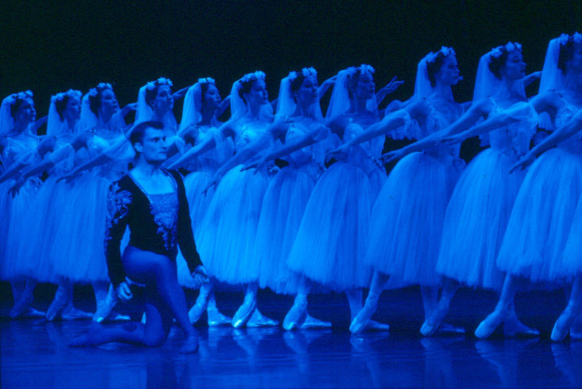 David-McAllister-final-perf.-Giselle-2001.jpg