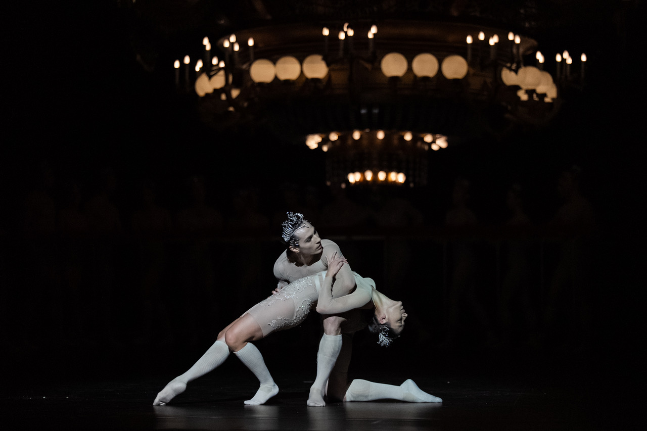 ETUDE (Marcos Morau), Alexandre Boccara Luna  Peigne? (c) Yonathan Kellerman OnP-0777-1.jpeg