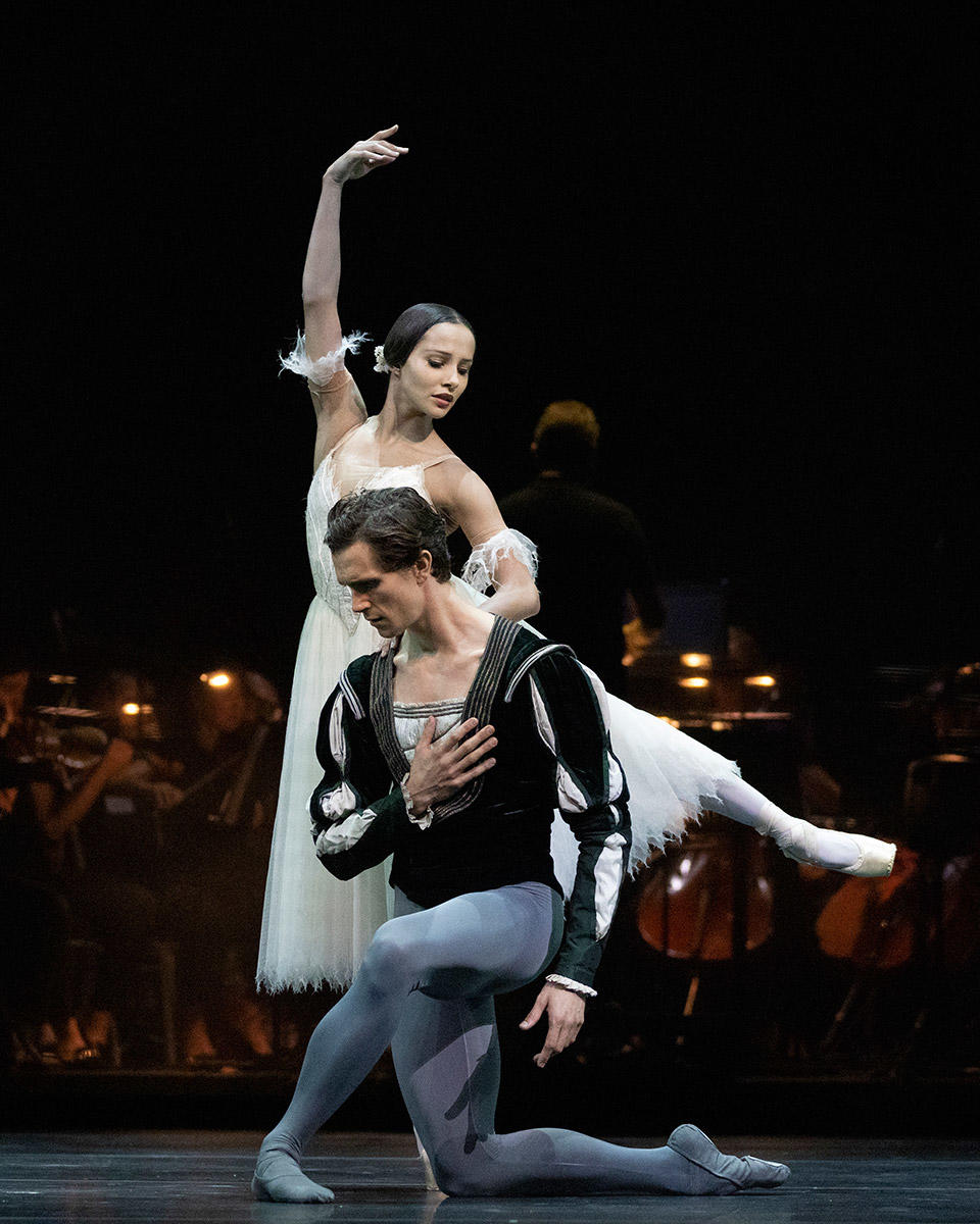 Francesca-Hayward-and-William-Bracewell-in-Giselle-Pas-de-Deux---Photo-Andrej-Uspenski.jpg