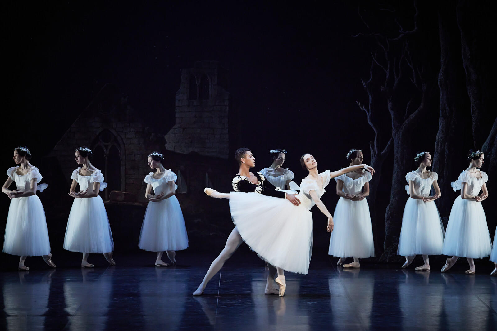 Giselle--d-apres-Jean-Coralli-et-Jules-Perrot---Guillaume-Diop-et-Dorothee-Gilbert---StudioAL-1600px.jpeg