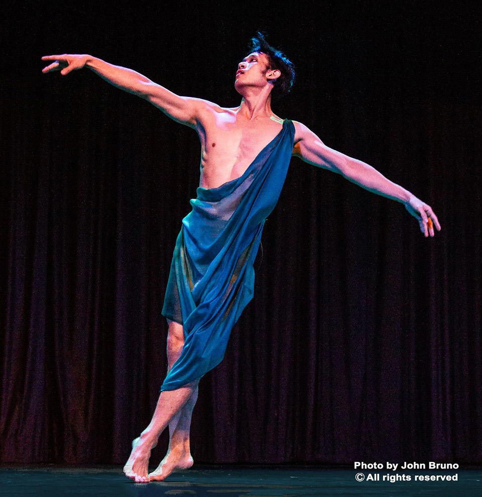 I-Nam-Jiemvitayanukoon-in-Narcissus-choreographed-by-IsadraDunkan_Photo-by-John-Bruno.jpg