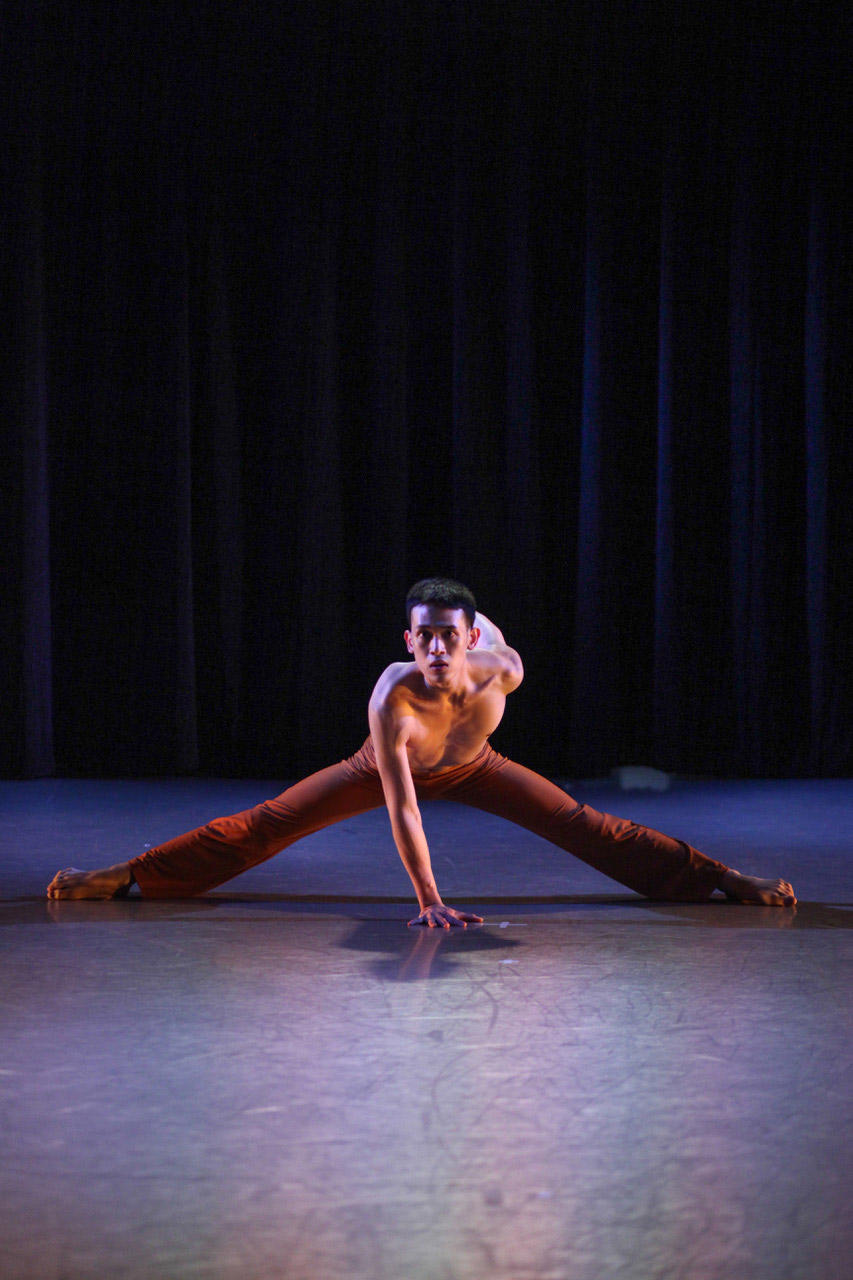 I-Nam-Jiemvitayanukoon-in-Unsung-choreographed-by-Jose-Limon_-Photo-by-Jon-Taylor.jpg