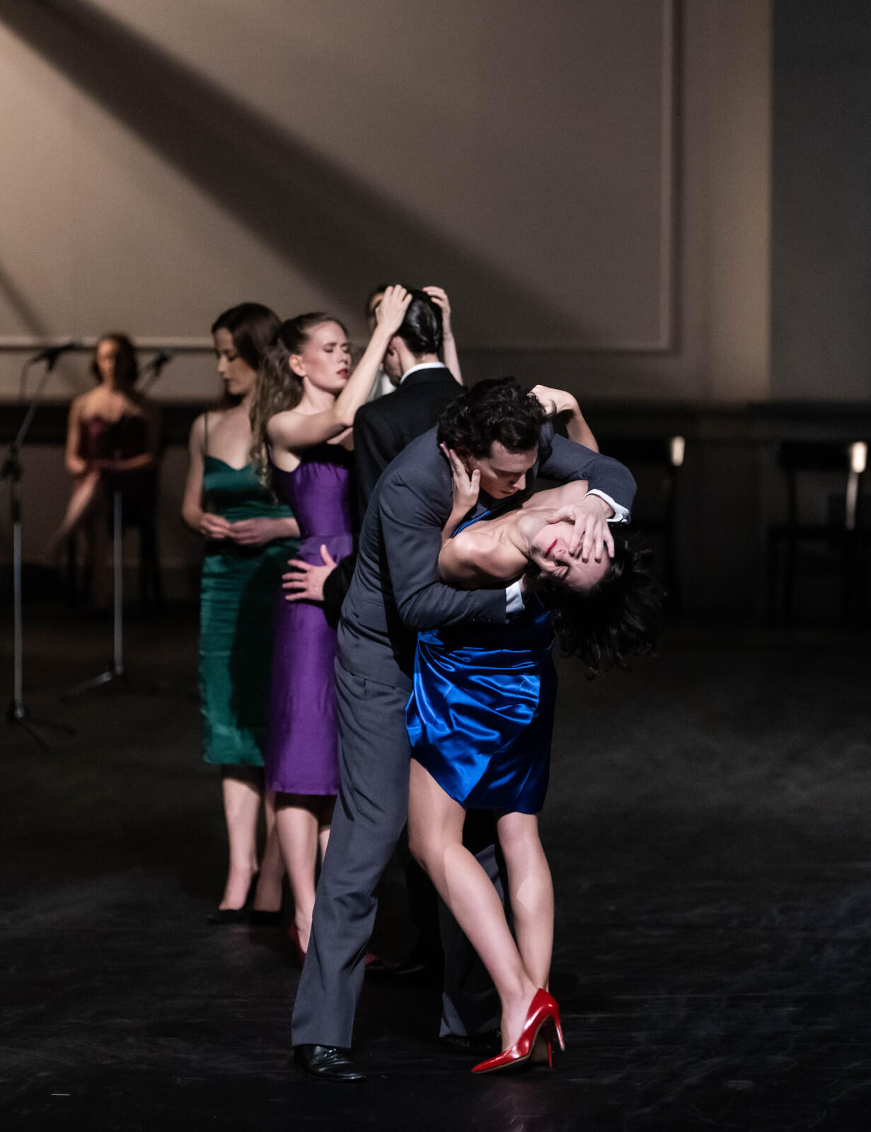 Julien_Benhamou___Opera_national_de_Paris-KONTAKTHOF--Une-piece-de-Pina-Bausch--Adele-Belem-Alexandre-Gasse-au-1er-plan--Julien-Benhamou-OnP_DSC1780_-1600px.JPG