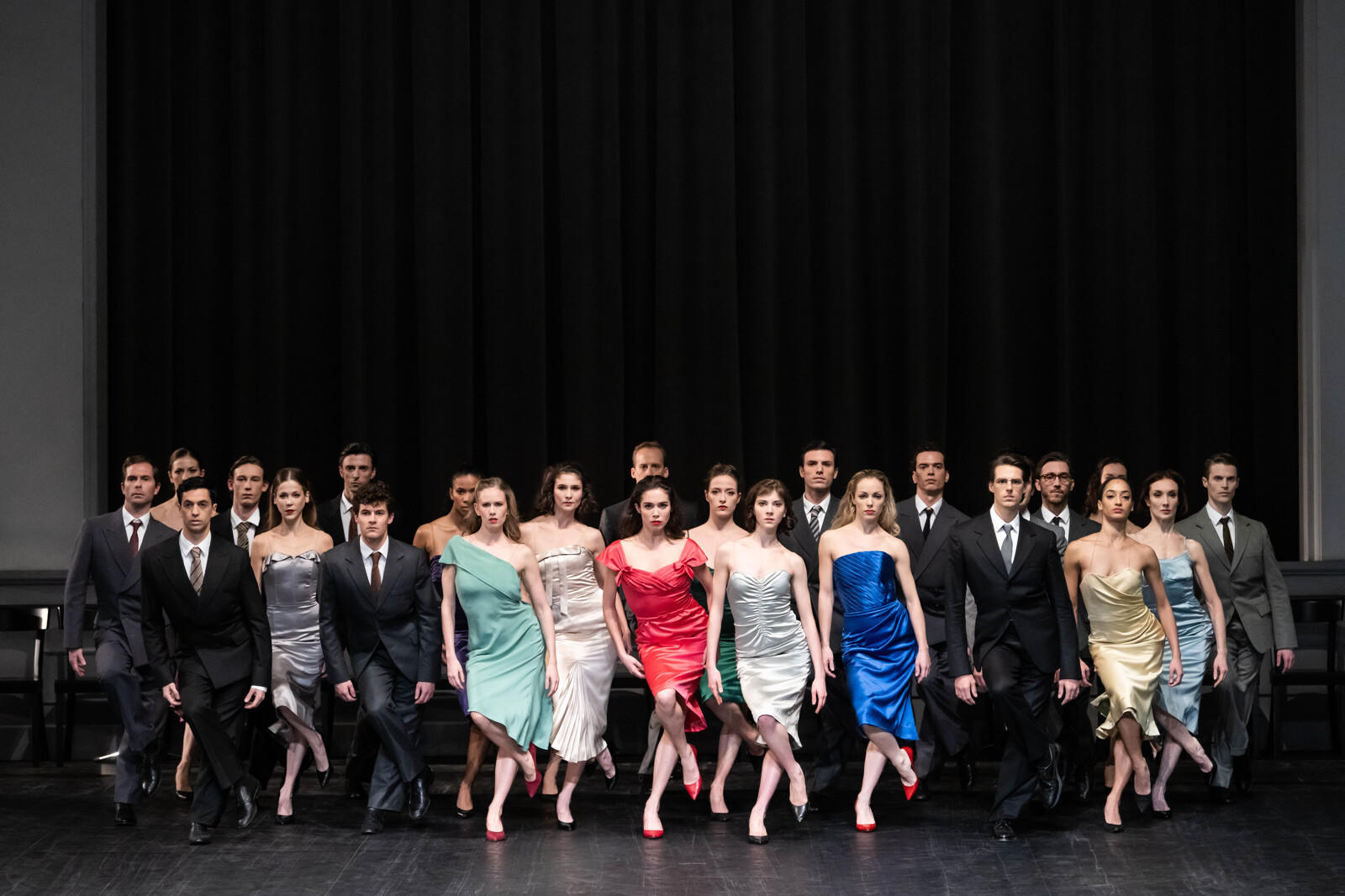 Julien_Benhamou___Opera_national_de_Paris-KONTAKTHOF--Une-piece-de-Pina-Bausch--Ballet-de-l-Opera-national-de-Paris--Julien-Benhamou-OnP_DSC4201_-1600px.JPG