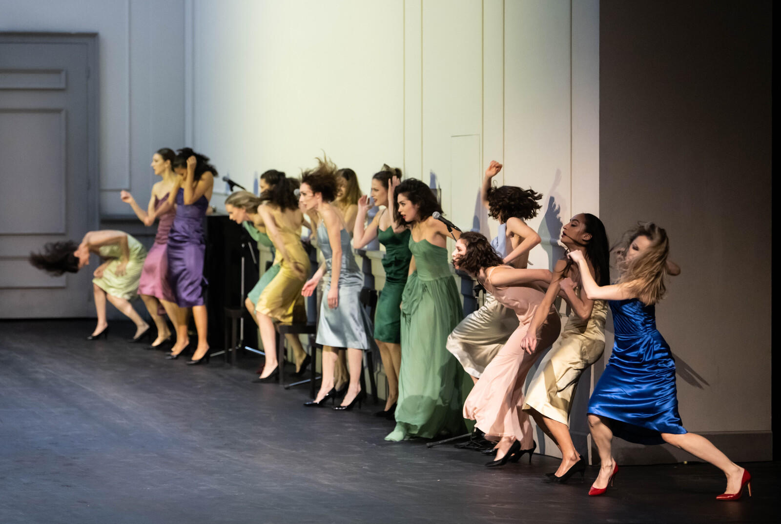 Julien_Benhamou___Opera_national_de_Paris-KONTAKTHOF--Une-piece-de-Pina-Bausch--Ballet-de-l-Opera-national-de-Paris--Julien-Benhamou-OnP_DSC4708_-1600px.JPG