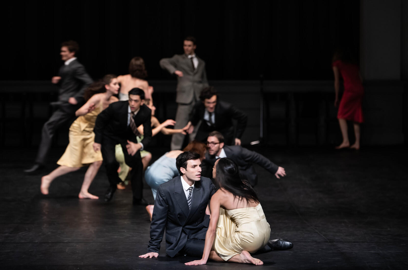 Julien_Benhamou___Opera_national_de_Paris-KONTAKTHOF--Une-piece-de-Pina-Bausch--Yvon-Demol-et-Letizia-Galloni-au-1er-plan--Julien-Benhamou-OnP_DSC3783_-1600px.JPG