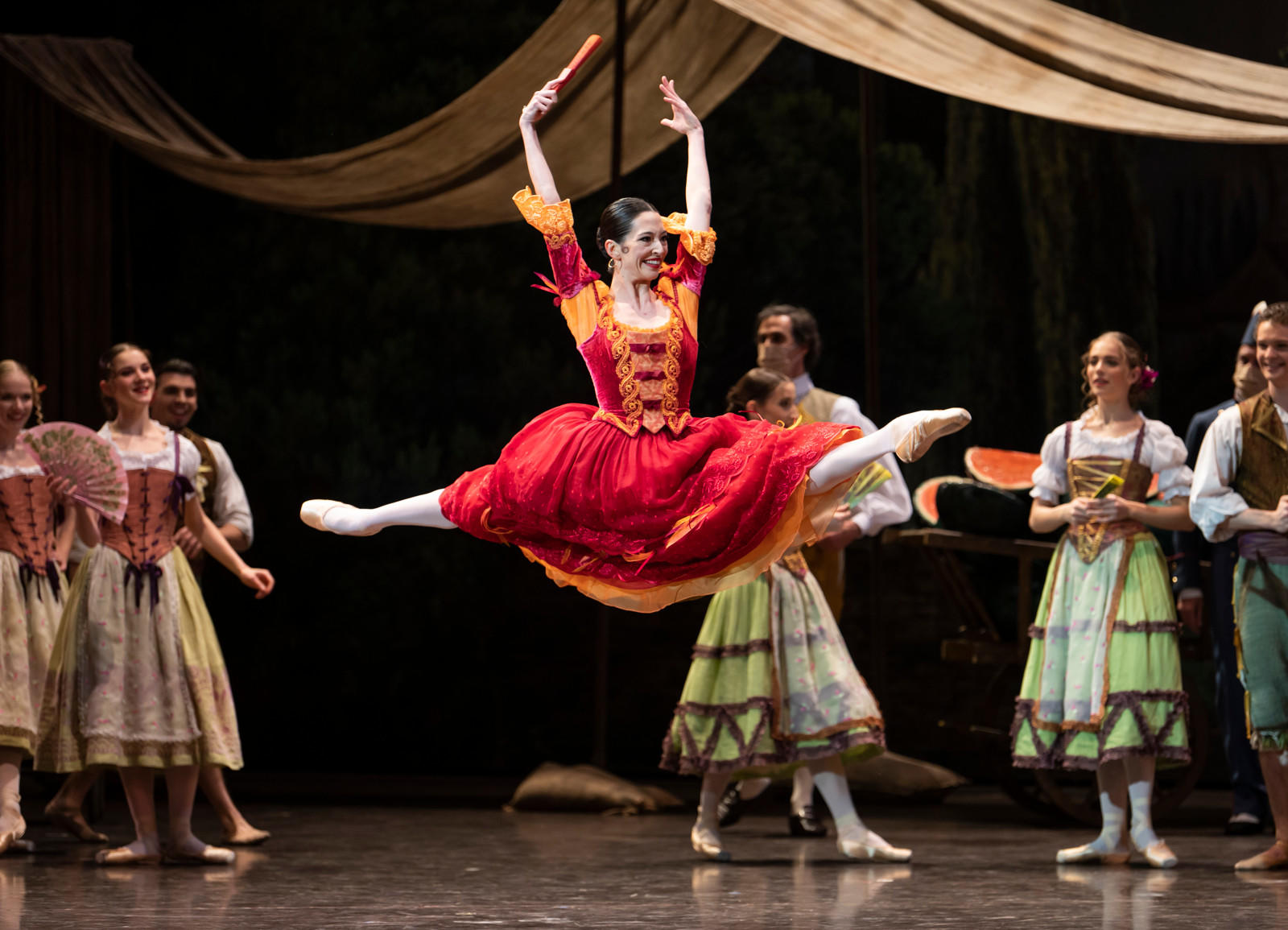 Julien_Benhamou___Opera_national_de_Paris-_62Z2065_DON-QUICHOTTE_Rudolf-Noureev_-Hannah-O-Neill--Kitri---c--Julien-Benhamou-OnP-1600px.JPG