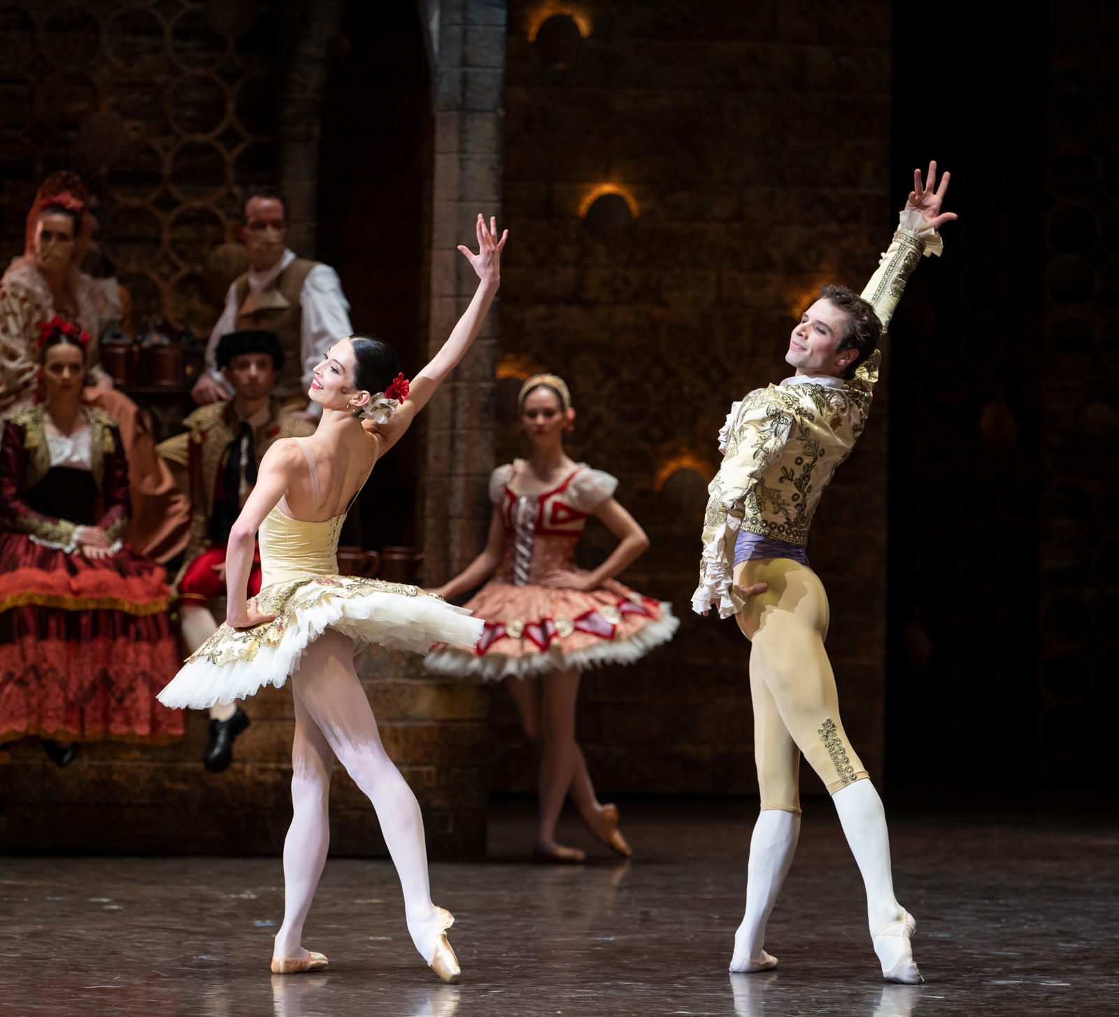 Julien_Benhamou___Opera_national_de_Paris-_62Z3270_DON-QUICHOTTE_Rudolf-Noureev_-Hannah-O-Neill--Kitri--Mathieu-Contat--Basilio---c--Julien-Benhamou-OnP-1600px.JPG