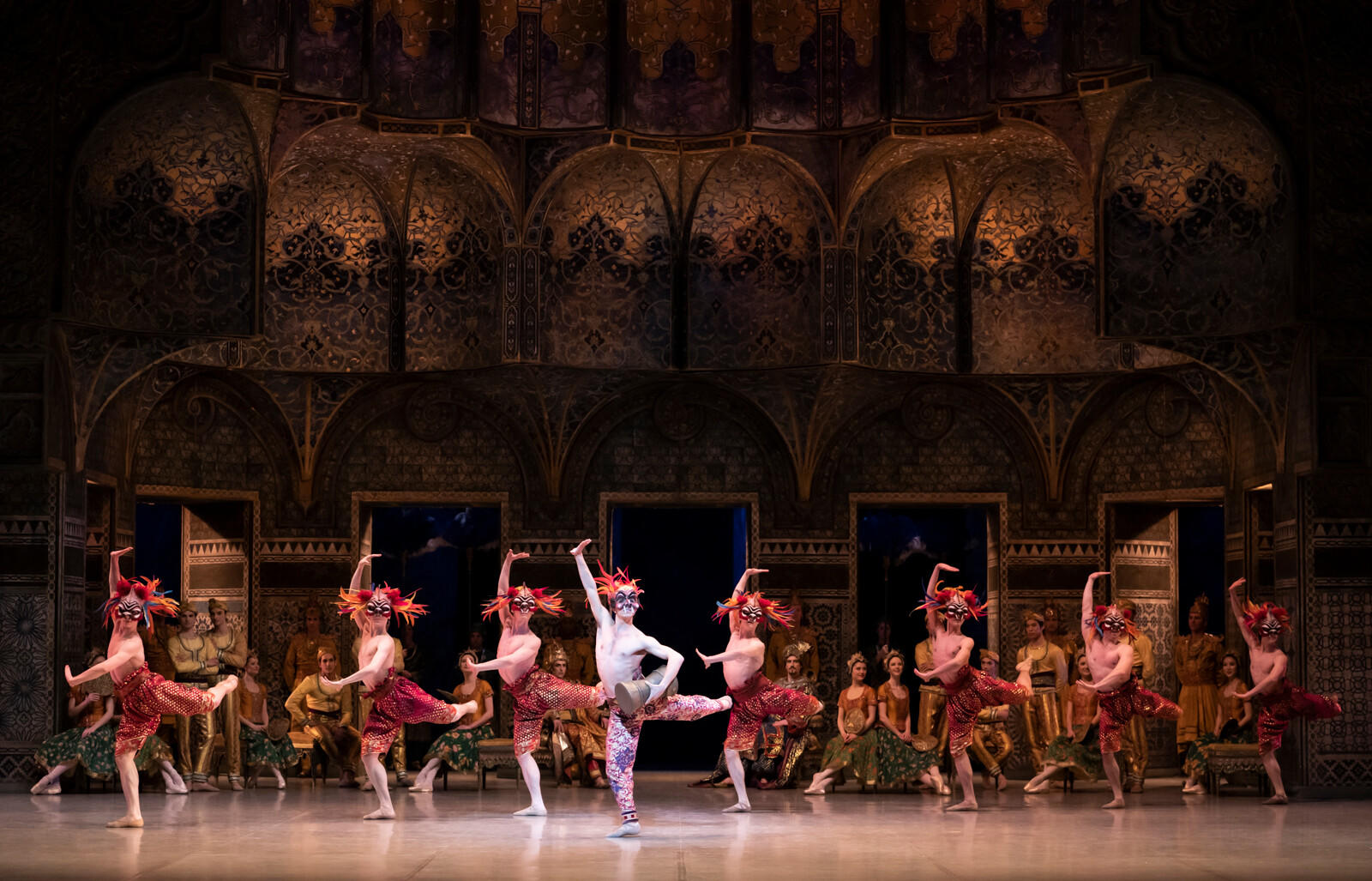 Julien_Benhamou___Opera_national_de_Paris-_DSC9024_BAYADERE_NOUREEV_Francesco-Mura-au-centre--c--Julien-Benhamou-OnP-1600px.JPG