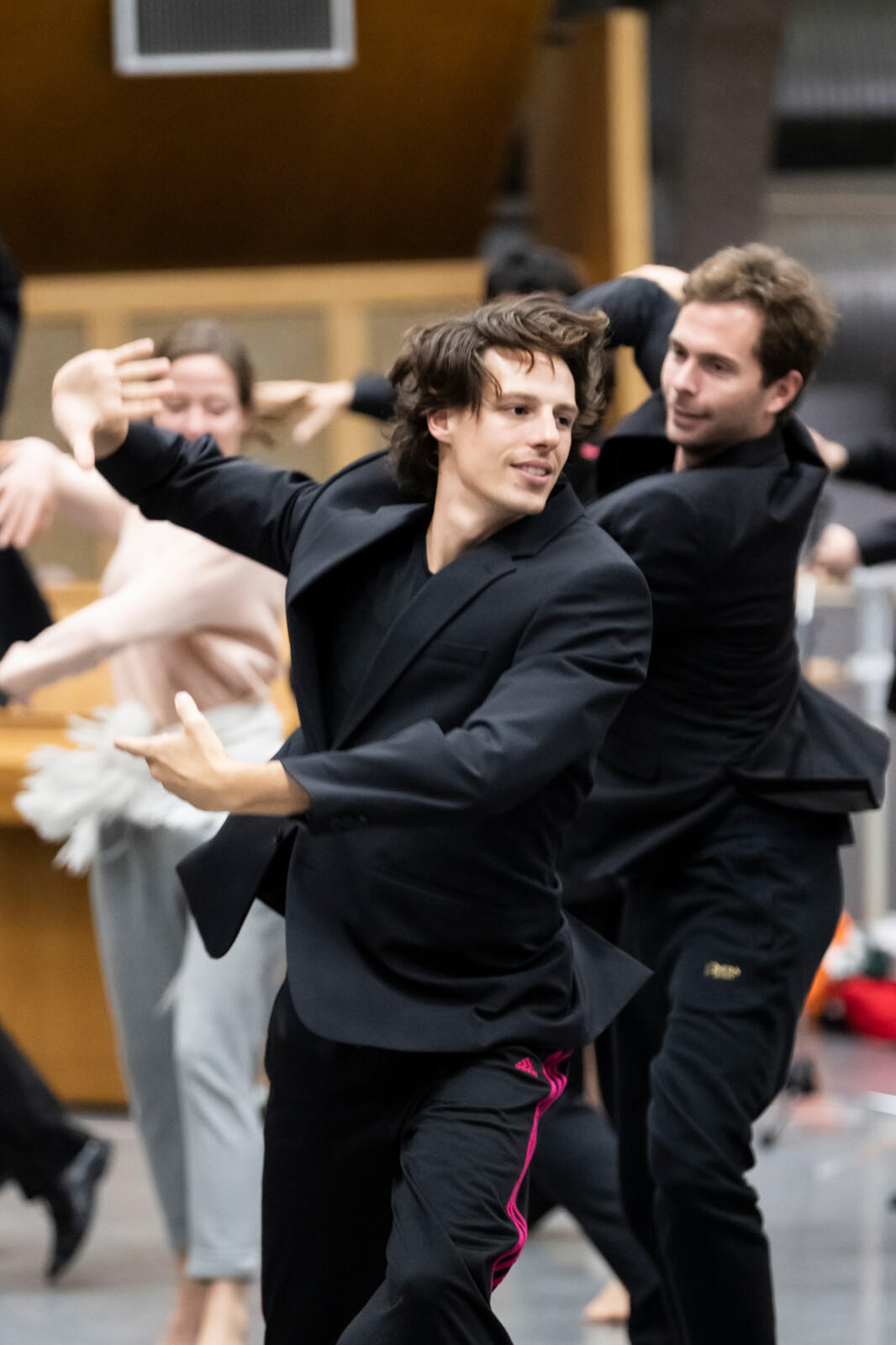 Julien_Benhamou___Opera_national_de_Paris-repetition_KONTAKTHOF_Pina-Bausch_Germain-Louvet-Ballet-de-l-Opera-national-de-Paris-c--Julien-Benhamou-OnP--8761-1600px.JPG