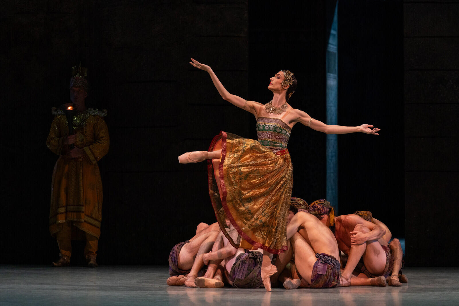 LA-BAYADERE--Rudolf-Noureev---Dorothee-Gilbert--c--Yonathan-Kellerman-OnP-_2871_.jpg-1600px.JPG