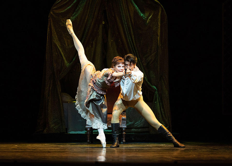 Mayerling.-Natalia-Osipova-as-Mary-Vetsera-and-Ryoichi-Hirano-as-Rudolf.-(c)-ROH,-2018.-Ph.-by-Helen-Maybanks.jpg