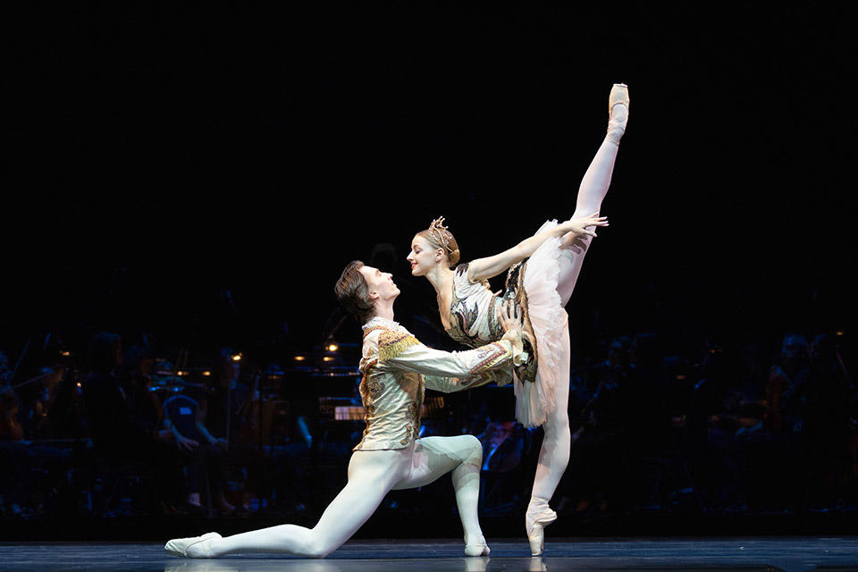 Natascha-Mair-and-Vadim-Muntagirov-in-Rudolf-Nureyev's-Sleeping-Beauty-Act-3-Pas-de-Deux--Photo-Andrej-Uspenski-(1).jpg