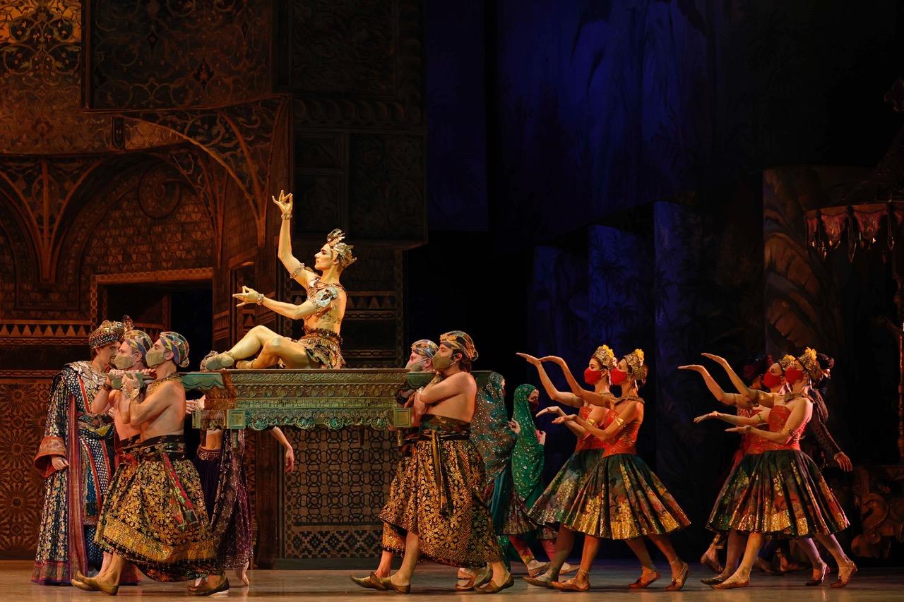 OPB Bayadere 6   C Svetlana Loboff 2020 12   Marque  Idole doree  Acte II.jpeg