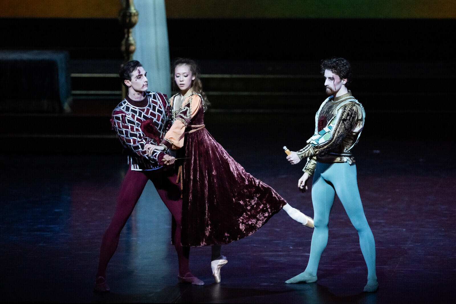 OPB Romeo et Juliette Clara Antoine  5 Tybalt Bosserolle Clara Mercutio Simon Rubens  C Julien Benhamou.JPG