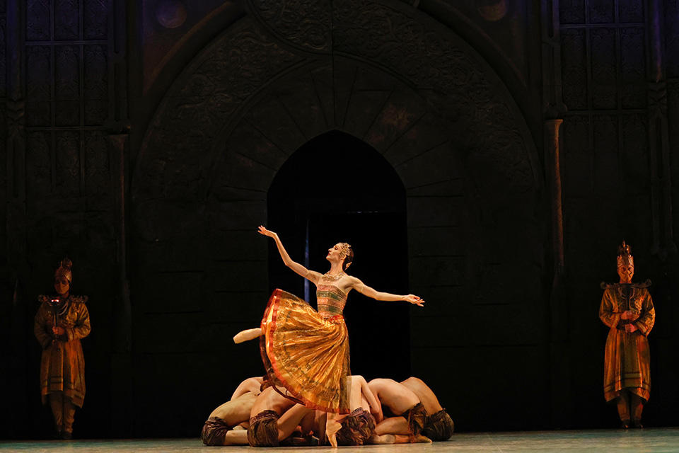 OPB-LA-BAYADERE-1-c-Svetlana-Loboff.jpg