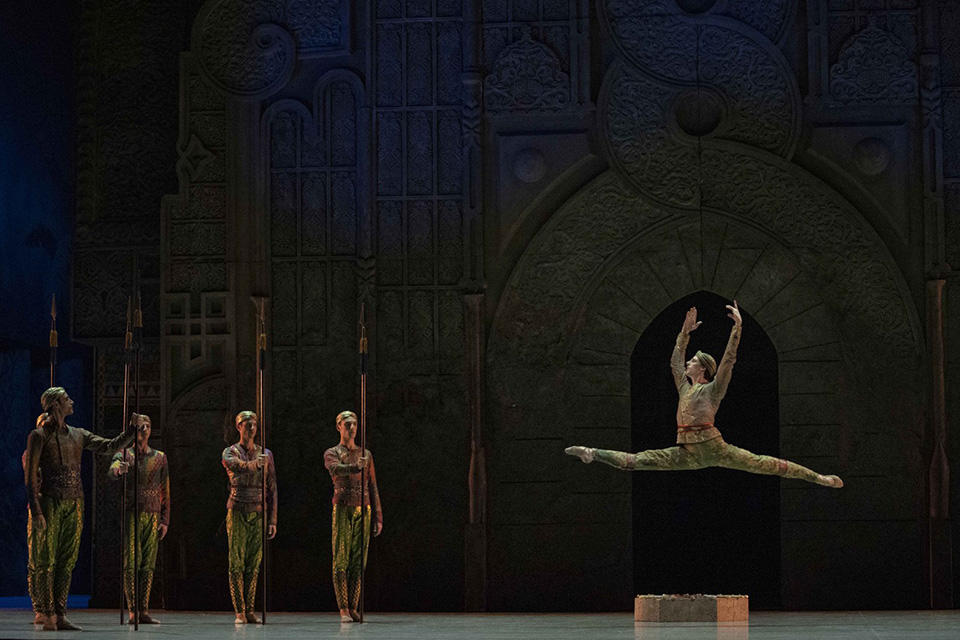 OPB-LA-BAYADERE-4-c-Svetlana-Loboff--louvet-.jpg