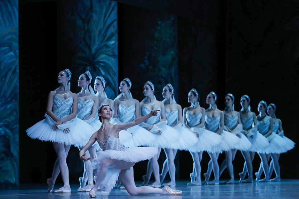 OPB-LA-BAYADERE-8-c-Svetlana-Loboff--Sae-Eun-Park--acte-III.jpg