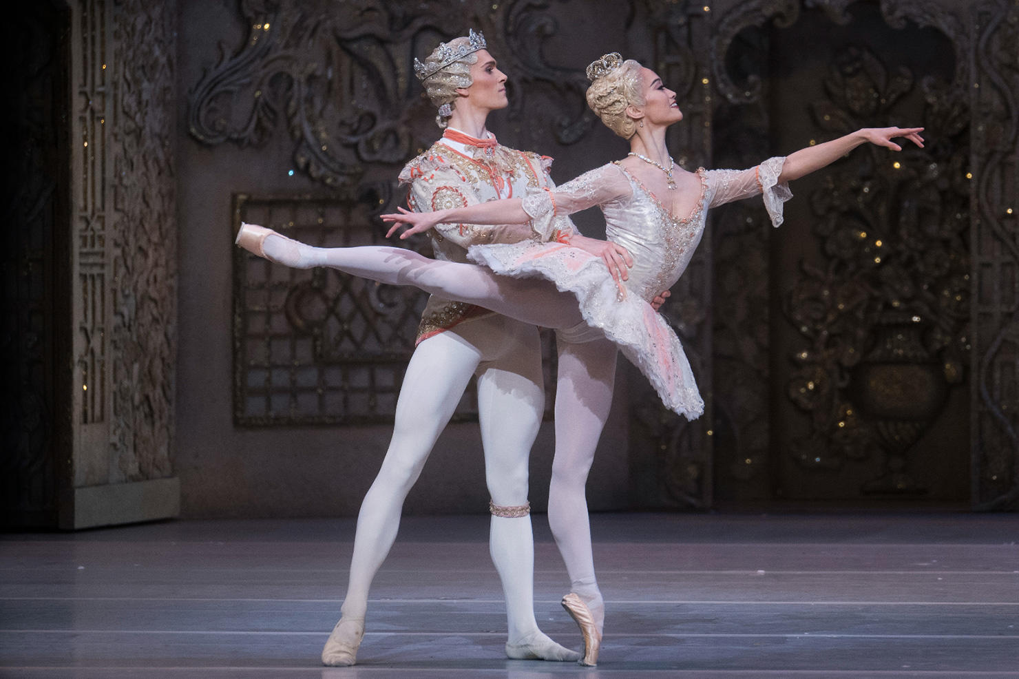 ROH_William-Bracewell-as-the-Prince-and-Fumi-Kaneko-as-the-Sugar-Plum-Fairy-in-The-Nutcracker,-The-Royal-Ballet(C)2018-ROH.-Photograph-by-Alastair-Muir-.jpg