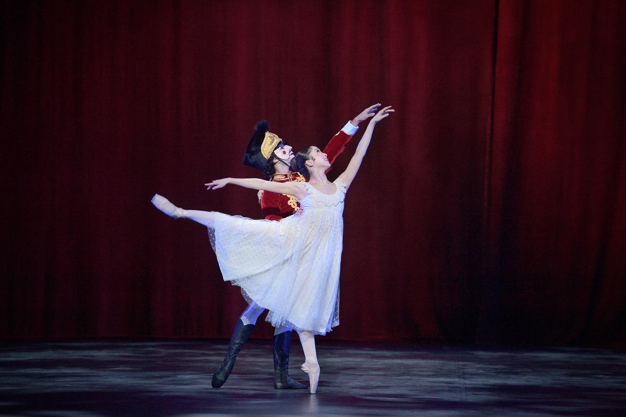 Rina-Kanehara-and-Fernando-Carratala-Coloma-in-English-National-Ballets-Nutcracker-c-Laurent-Liotardo-2.jpeg