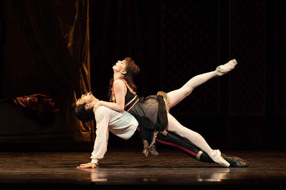 Ryoichi-Hirano-and-Natalia-Osipova-in-Mayerling,-photo-by-Helen-Maybanks-ROH-.jpg