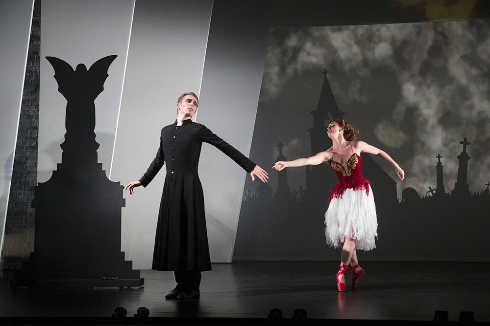 The Red Shoes 1  Photo by JOHAN PERSSON.jpg