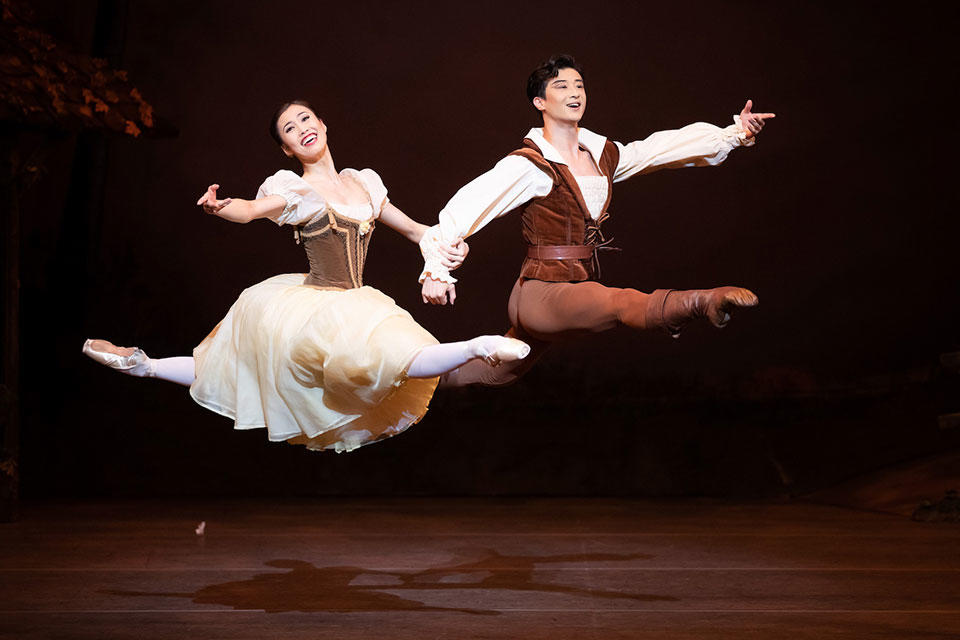 The-Australian-Ballet---Giselle---2019---Ako-Kondo-and-Chengwu-Guo_credit-Daniel-Boud_High-Res.jpg