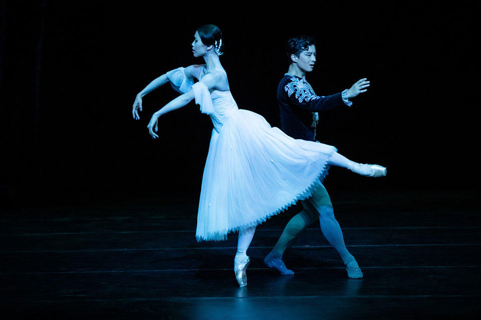 The-Australian-Ballet---Giselle---Act-2---Ako-Kondo-and-Chengwu-Guo_credit-Daniel-Boud_high-res.jpg