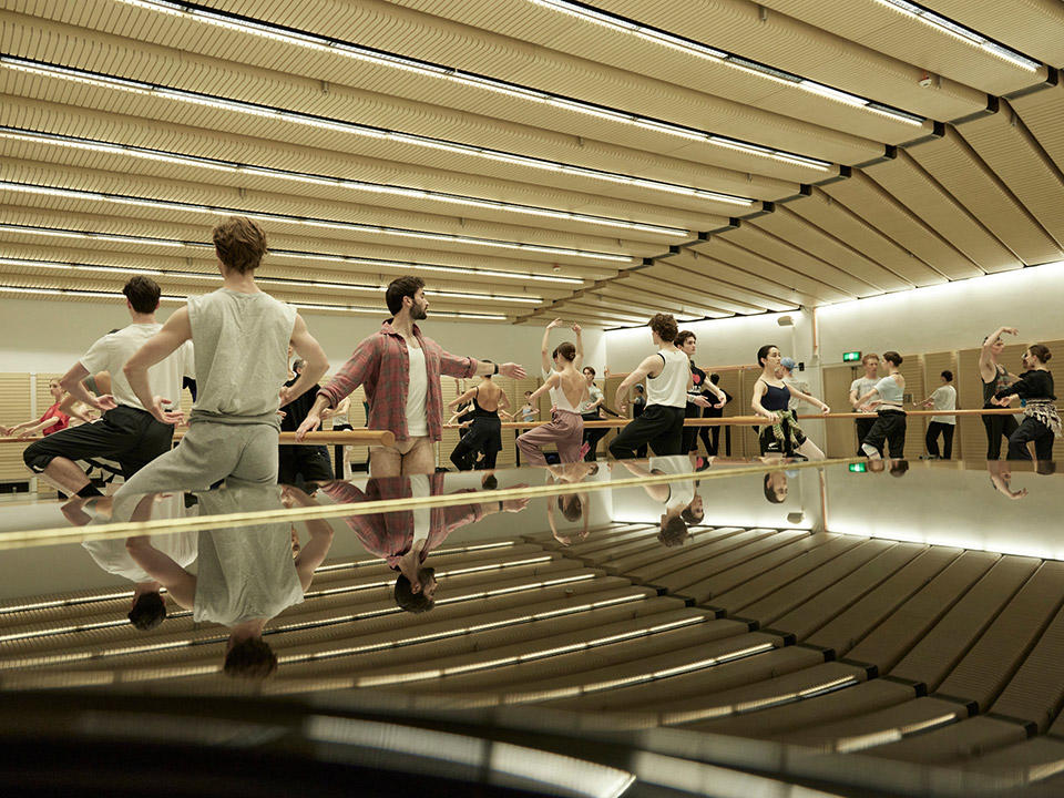 The-Australian-Ballet-2022-season_Photo-Pierre-Toussaint-(2).jpg