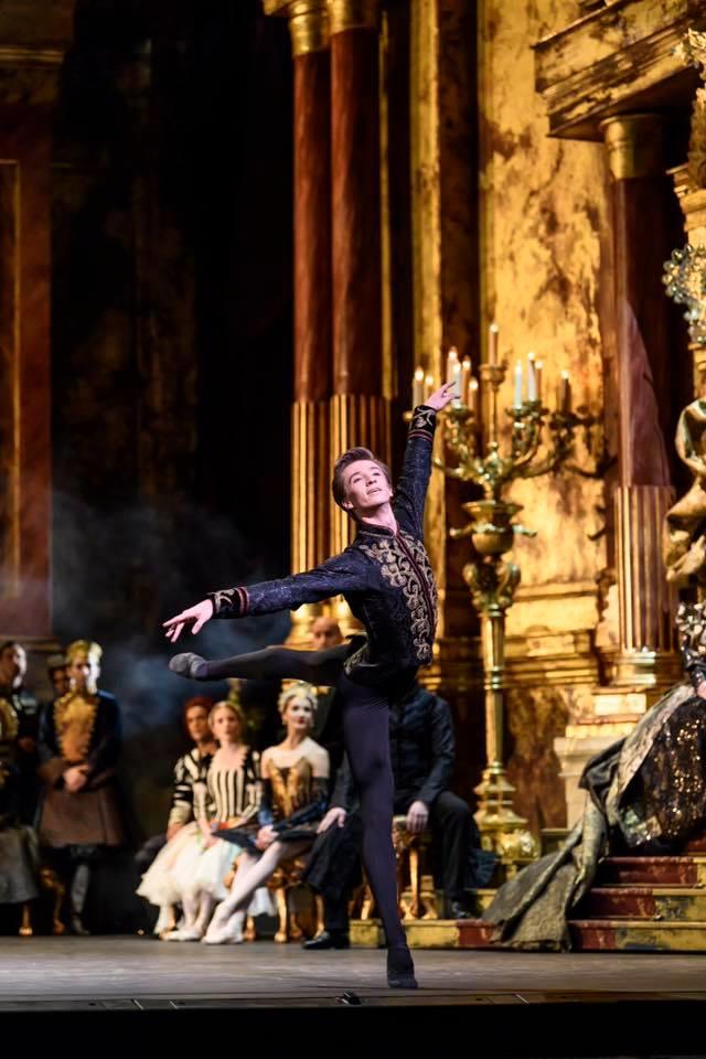 Vadim Muntagirov in Swan Lake (C)Bill Cooper.jpg