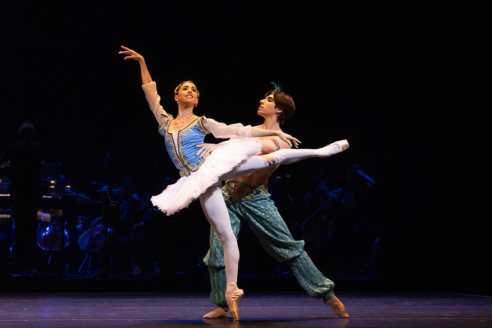 Yasmine-Nagdhi-and-Cesar-Corrales-dance-Le-Corsaire-Pas-de-Deux---Photo-Andrej-Uspenski.jpg