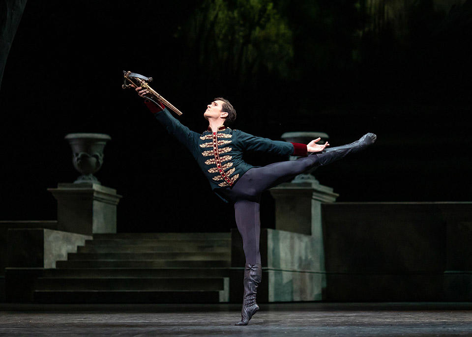 03_William-Bracewell-in-Swan-Lake,-The-Royal-Ballet-©-2020-ROH.-Photograph-by-Helen-Maybanks.jpg