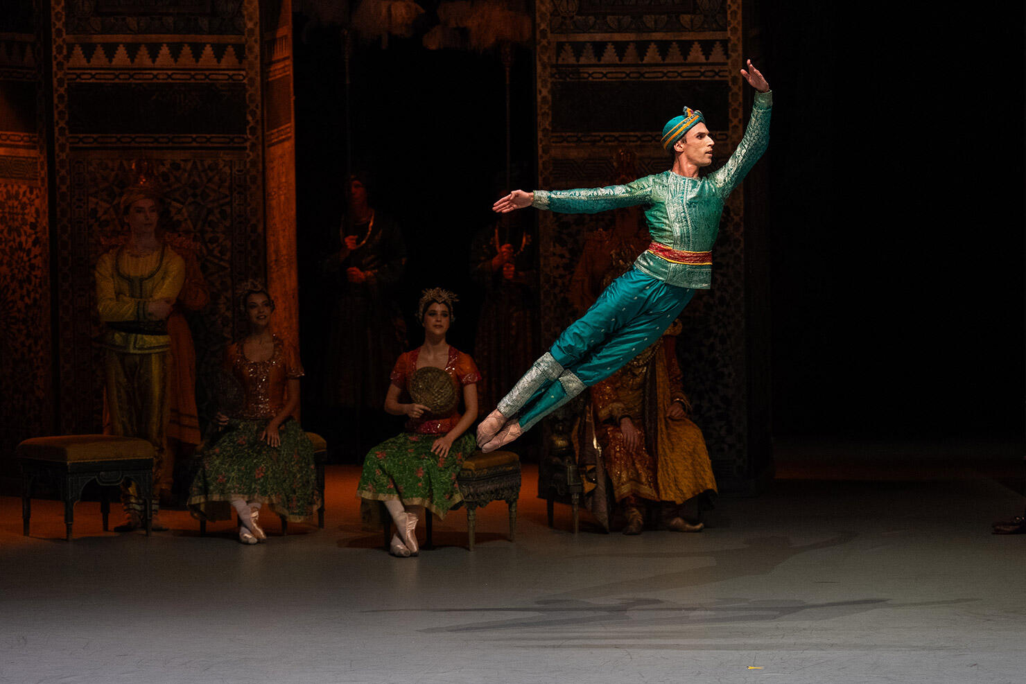 La-Bayadère-(Rudolf-Noureev),-T-Docquir-(c)YKellerman-OnP-2609.jpg
