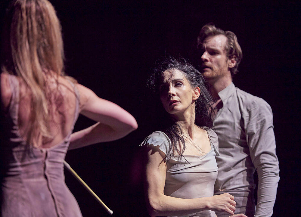 Tamara-Rojo-and-James-Streeter-in-Akram-Khan's-Giselle-©-Laurent-Liotardo-(2).jpg