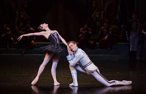 © Australian Ballet / photo Daniel Boud