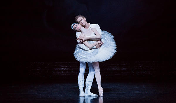 © Australian Ballet / photo Daniel Boud