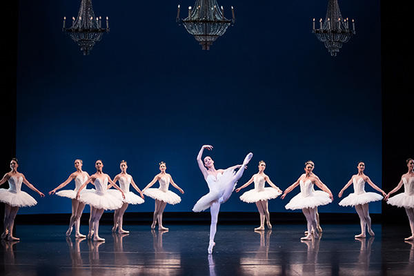 "Symphony in C"　Leanne Stojmenov Artists of The Australian Ballet　Photo Daniel Boud