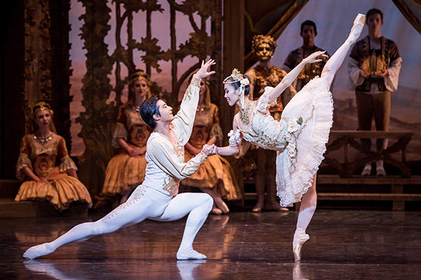 AB "Coppélia" Chengwu Guo & Ako Kondo, photo by Daniel Boud