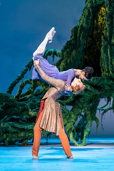 Royal Ballet act 2  Hayward & McRae photo by Darren Thomas