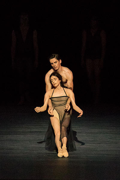 Royal Ballet act 3  Ferri & Bonelli photo by Darren Thomas.
