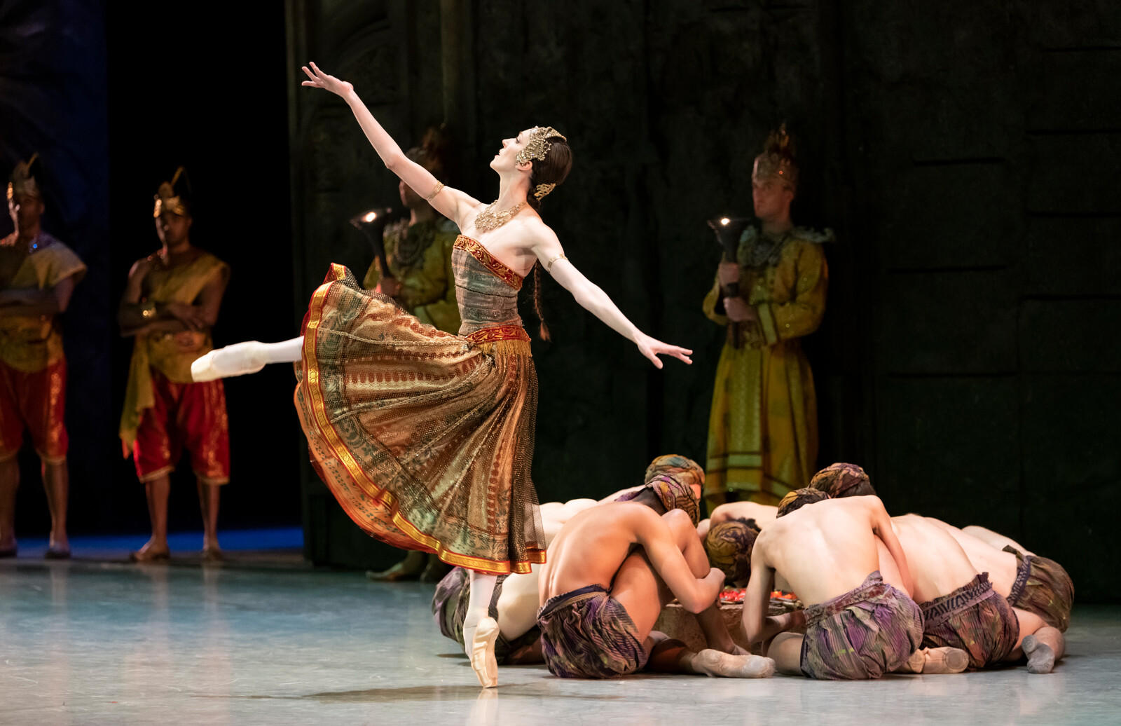 b_Julien_Benhamou___Opera_national_de_Paris-_DSC2646_BAYADERE_NOUREEV_Laura-Hecquet--Nikiya---c--Julien-Benhamou-OnP-1600px.JPG