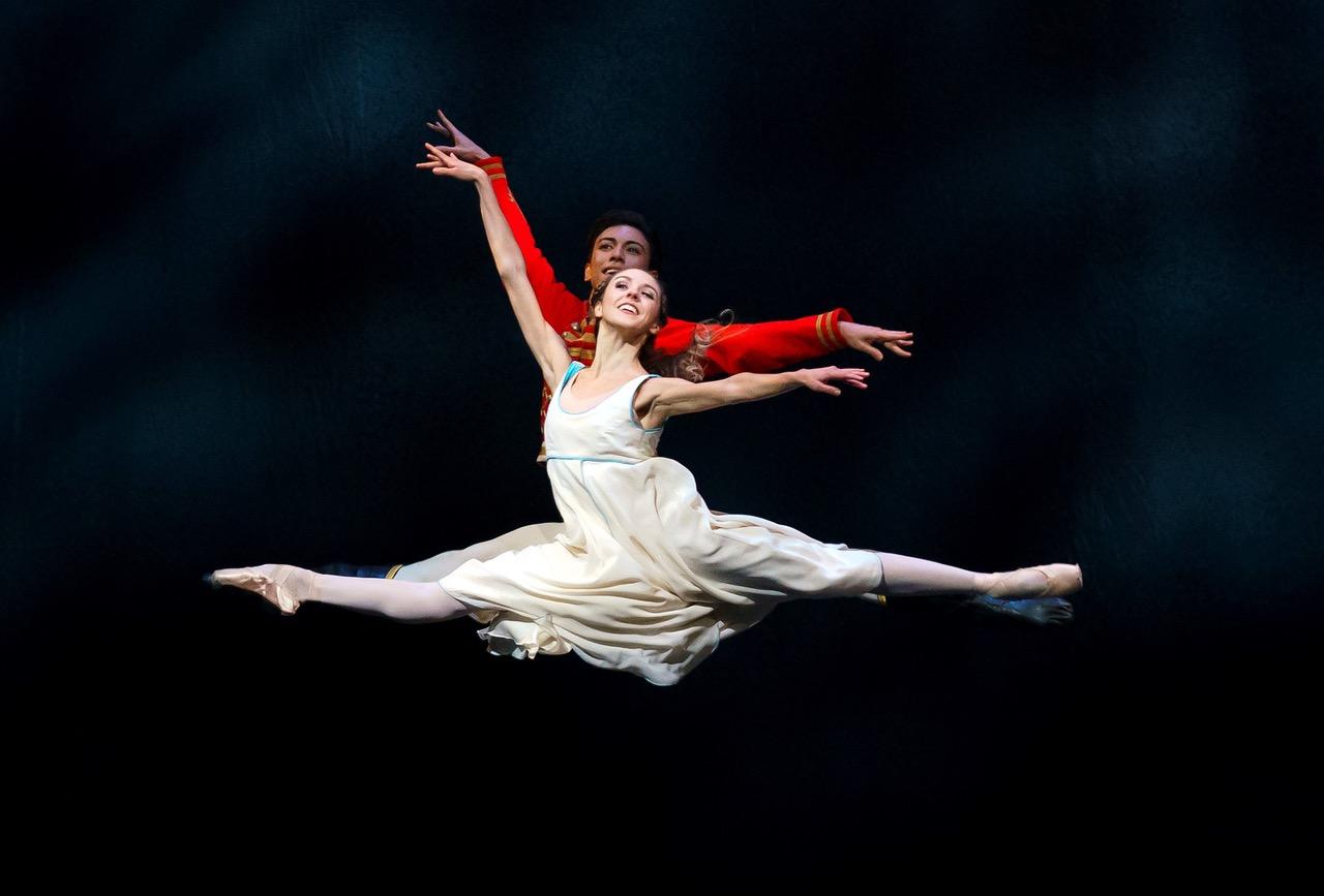 【ROH(1)】：くるみ割り人形　Isabella Gasparini as Clara and Luca Acri as Hans Peter in The Nutcracker, The Royal Ballet © 2020 ROH. Photograph by Emma Kauldhar.jpeg