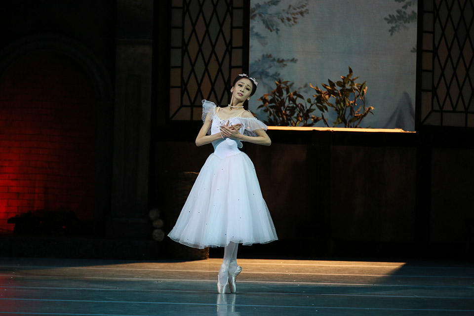 May-Nagahisa-in-La-Sylphide-by-Natasha-Razina-©-State-Academic-Mariinsky-Theatre-(6).jpg